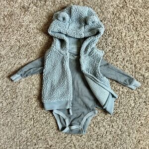 Carter's I Baby Bear Hoodie Vest Bodysuit Set I Size 6M I‎ Blue Gray Striped